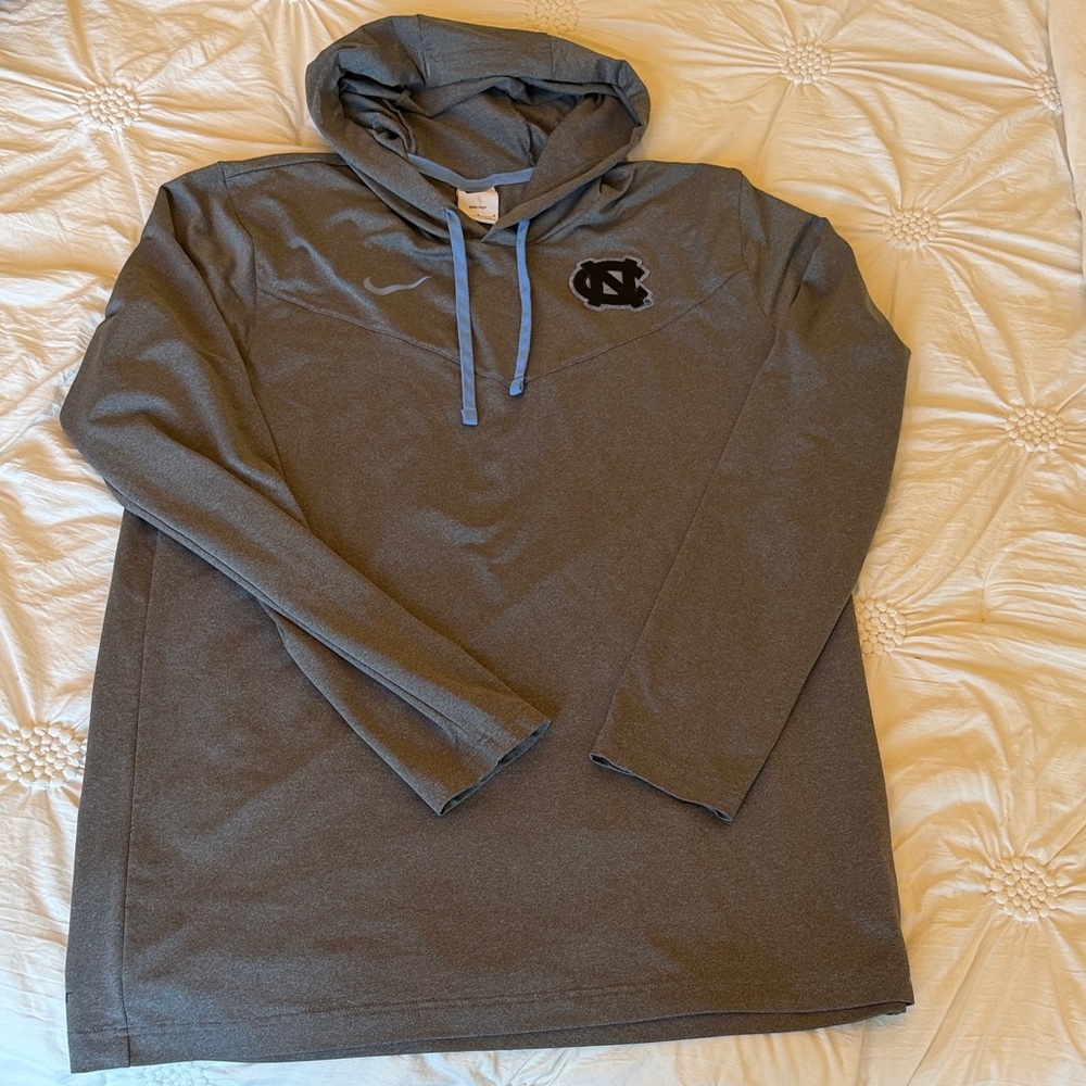 NWOT Nike Men's Charcoal GRAY Hoodie. UNC - Carolina Tar Heels. Stitched logo.